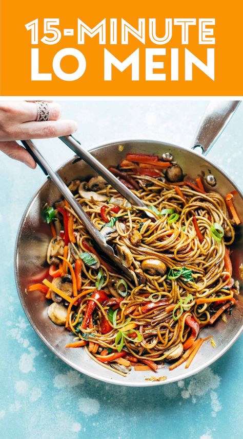 15 Minute Lo Mein! Made with just soy sauce, sesame oil, a pinch of sugar, ramen noodles or spaghetti noodles, and any veggies or protein you like. SO YUMMY! #lomein #noodles #ramen Fried Noodles, Lo Mein, God Mat, Idee Pasto Sano, Sesame Oil, Vegan Dinners, Vegetarian Dishes, Chopsticks, Diy Food Recipes