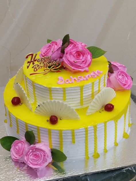 3 Pound Cake Design, Yellow Cake Design, Pineapple Cake Design, Pineapple Cakes, Bts Cake, Tiered Cakes Birthday, Chocolate Cake Designs, Desserts Cake, Wedding Drawing