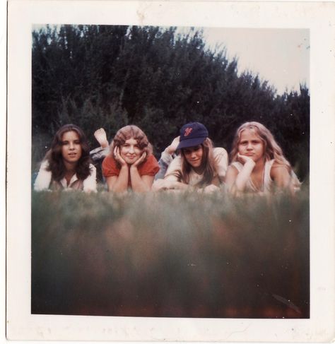 Check out this series of rare Polaroid pictures from 1975. Also, somebody done somebody wrong song. Nanowrimo Aesthetic, 70s Couples, 80s Pics, Photos From The 70s, 60s Pictures, 70s Pictures, 70s Soul, 80s Pictures, 1970s Aesthetic