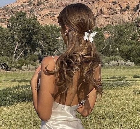 Happiness Is A Butterfly Aesthetic, Current Aesthetic, Hair Dark Brown, Butterfly Aesthetic, Light Girls, Aesthetic Light, Girl With Brown Hair, Hair Dark, Weft Hair Extensions