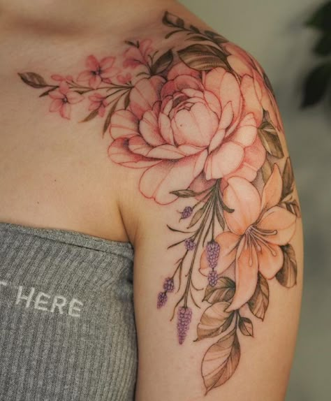 Feminine Shoulder Tattoos, Women's Shoulder Tattoo, Front Shoulder Tattoos, Flower Shoulder Tattoo, Shoulder Sleeve Tattoos, Catrina Tattoo, Floral Tattoo Shoulder, Beautiful Flower Tattoos, Flower Tattoo Shoulder