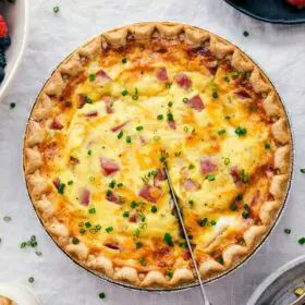 Ham And Cheese Quiche Easy, Quish Recipes, Swiss Quiche, Quiche Easy, Luncheon Recipes, Ham Quiche, Cheese Quiche Recipe, Ham And Cheese Quiche, Easy Quiche