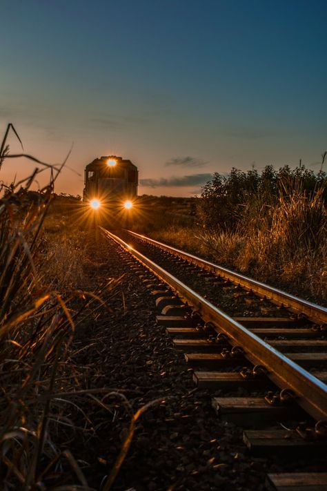 train on rail during sunset photo – Free Rail Image on Unsplash Lock Screen Wallpaper Hd, Mobile Screensaver, Train Railway, Iphone11 Pro, Best Iphone Wallpapers, Vintage Train, Wallpaper Download, More Wallpaper, Travel Images