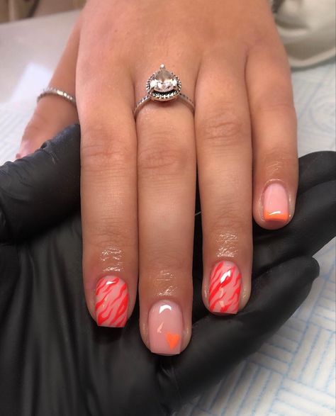 Short Acrylic Nails Designs Orange, Biab Nail Design Short Square, Short Biab Nail Designs Simple, July Summer Nails, Biab Designs, Alexa Tricks, Biab Nail, Biab Nails, Tiger Nails