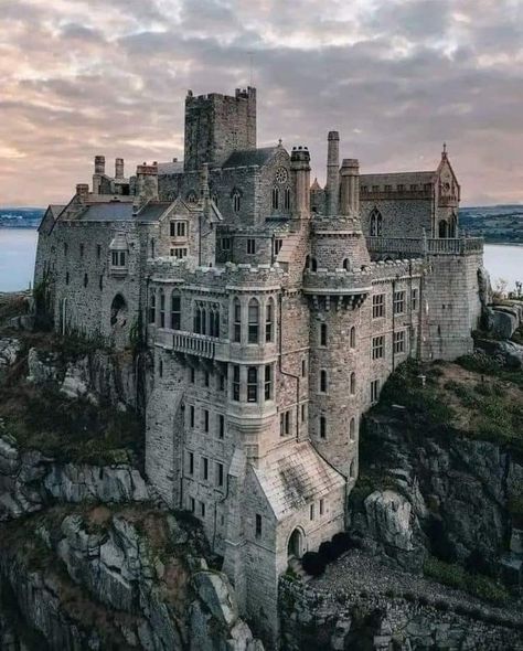 St Michael's Mount, Medieval Fortress, Visiting England, Cornwall England, Saint Michael, Castle Designs, Castle Ruins, Fantasy Places, Beautiful Castles