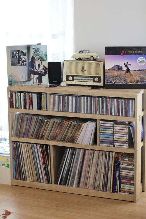 Cassette Storage Ideas, Music Collection Room, Cassette Tapes Storage, Cassette Collection Aesthetic, Cd Player Set Up, Cd Holder Aesthetic, Physical Media Collection, Cd Collection Display, Cassette Shelf