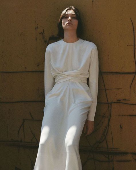 Celine Dress, Fashion Gone Rouge, Hippy Chic, Beige Outfit, Phoebe Philo, Pre Fall Collection, Fashion Show Collection, Fashion 2017, French Fashion