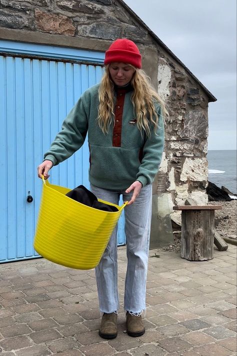 Dr Martin Clogs Outfit, Winter Fleece Outfit, Outdoor Outfit Winter, Scotland Aesthetic Outfit, Fleece Aesthetic, Scotland Fits, Granola Girl Fits, Crunchy Style, Fleece Clothing