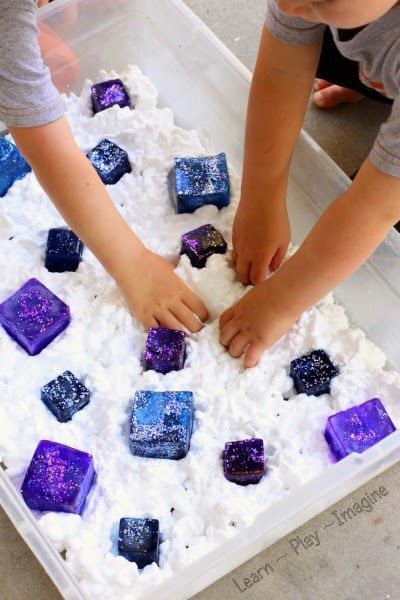 hello, Wonderful - 12 AWESOME SHAVING CREAM PROJECTS FOR KIDS Christmas Provocations Kindergarten, Christmas Provocations Preschool, Vetenskapliga Experiment, Sensory Tubs, Sensory Bags, Toddler Sensory, Sensory Table, Winter Preschool, Frozen Inspired