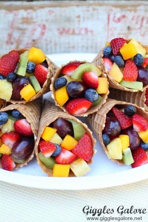 Fruit Recipes For Kids, Kids Birthday Food, Fruit Cones, Kids Birthday Party Food, Kid Foods, Fruit Appetizers, Timmy Time, Appetizers For Kids, Fruit Kabobs