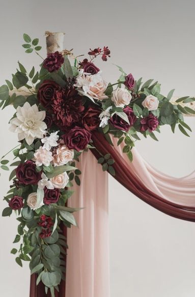 Wedding Walkway, Color Durazno, Burgundy And Blush Wedding, Maroon Wedding, Wedding Moodboard, White Plum, Arch Decoration, Wedding Arch Flowers, Wedding Altars