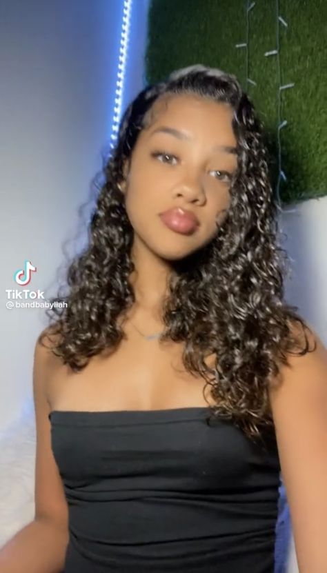 Curly Hairstyles For Picture Day School, Side Part On Curly Hair, Long Curly Hair Half Up Half Down, Two Braids With Curly Hair, Curly Side Part Natural Hair, Mixed Girl Aesthetic, Curly Hair Baddie, Side Part Curls, Side Part Curly Hair