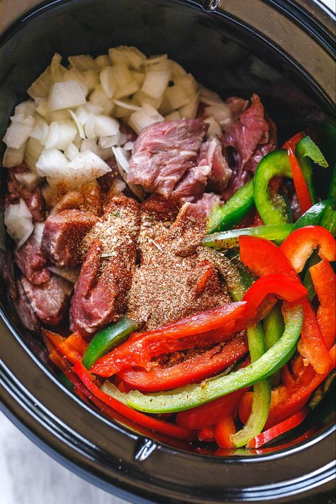 Crock-Pot Steak Fajita - #slowcooker #steak #beef #recipe #eatwell101 - Melt-in-your-mouth delicious! This slow cooker steak fajita is perfect to come home to a warm meal after a day at work. - #recipe by #eatwell101 Slow Cooker Fajitas, Beef Fajita Recipe, Crockpot Fajitas, Flank Steak Fajitas, Easy Steak Fajitas, Beef Crockpot, Slow Cooker Steak, Steak Fajita Recipe, Crockpot Steak