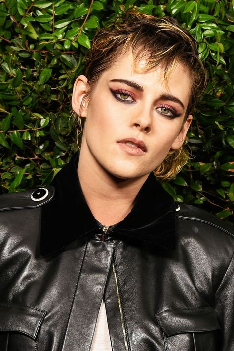 80s Rock Makeup Looks, Simple Punk Makeup, 80s Eyeliner, Punk Rock Makeup Look, Punk Makeup Eyes, Cats Eye Makeup, Rock Makeup Looks, Punk Makeup 80s, 80s Punk Makeup