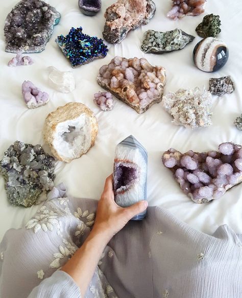 Crystal Vibes, Crystal Aesthetic, Witch Craft, Spirit Quartz, Pretty Rocks, Quartz Geode, Crystal Magic, Fortune Telling, Rocks And Gems