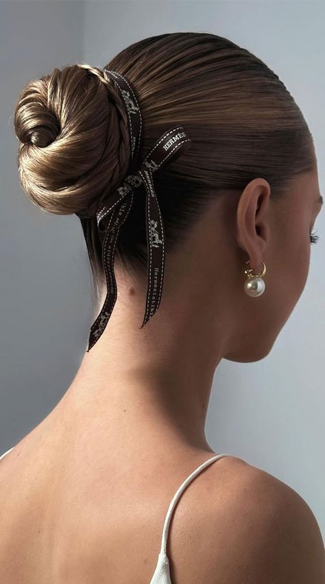 ballerina bun, chic bridal bun, twisted bun, upstyle, simple twisted bun, updo hairstyle Low Ballerina Bun Wedding Hair, Ballerina Low Bun, Christmas Updo Party Hair, Ballerina Bun Hairstyles, Twisted Bun Updo, Bun Upstyle, Christmas Updo, Bow Updo, Vintage Updos