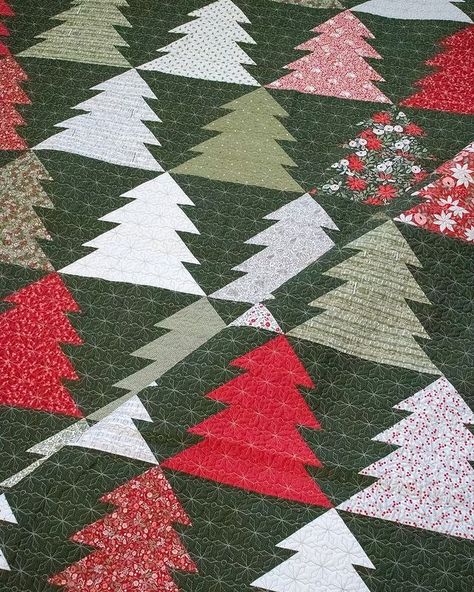 Shabby Quilt, Tree Quilt Pattern, Christmas Tree Quilt, Jelly Roll Quilt Patterns, Quick Quilt, Laundry Basket Quilts, Rose Quilt, Fat Quarter Quilt, Basket Quilt