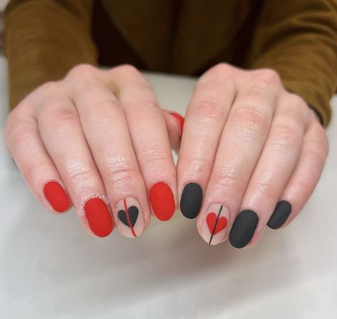 Queen Of Hearts Inspired Nails, Queen Of Heart Nails Designs, Nail Art Alice In Wonderland, Alice Nails Wonderland, Queen Of Hearts Nails Designs Alice In Wonderland, Alice In Wonderland Nails Simple, Queen Of Hearts Nail Art, Alice In Wonderland Queen Of Hearts, Evil Queen Nails