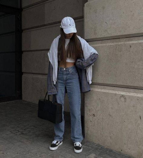 Old School Outfits, Oversize Outfit, School Outfit Women, Outfits Streetwear, Vans Sneakers, Streetwear Women, Fall Winter Outfits, Fashion Killa, Outfits Casuales