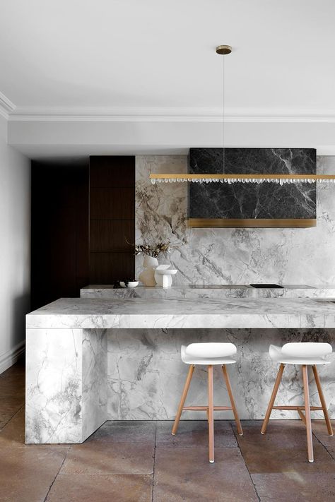 Presented with an immense architectural envelop, two design studios have transformed the interiors of this Mosman home with micro details and massive statements. Kitchen Cabinets Drawing, Contemporary Kitchen Inspiration, Marble Top Kitchen Island, Marble Kitchen Island, White Marble Kitchen, Marble Kitchen, Marble Backsplash, Stone Kitchen, Kitchen Design Trends