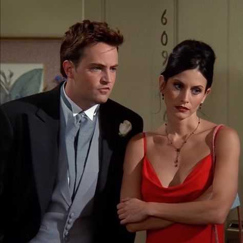 Chandler Bing And Monica Geller, Chandler And Monica, Chandler Friends, Friends Best Moments, Monica And Chandler, Friends Cast, Monica Geller, Friends Moments, Friends Series