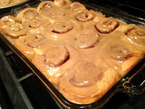 Carmel Rolls Homemade Pioneer Woman, Pioneer Woman Cinnamon Rolls Recipe, Connamon Rolls, Carmel Recipe, Rhodes Cinnamon Rolls, Pioneer Woman Cinnamon Rolls, Cinnamon Roll Glaze, Cinnamon Roll Frosting, Quick Cinnamon Rolls