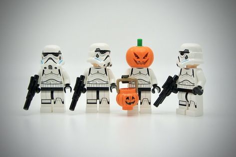 Pumpkin Lego, Stormtrooper Pumpkin, Lego Clone Trooper, Lego Mandalorian, Lego Humor, Lego Jedi, Lego Stormtrooper, Funny Star Wars Memes, Lego Board