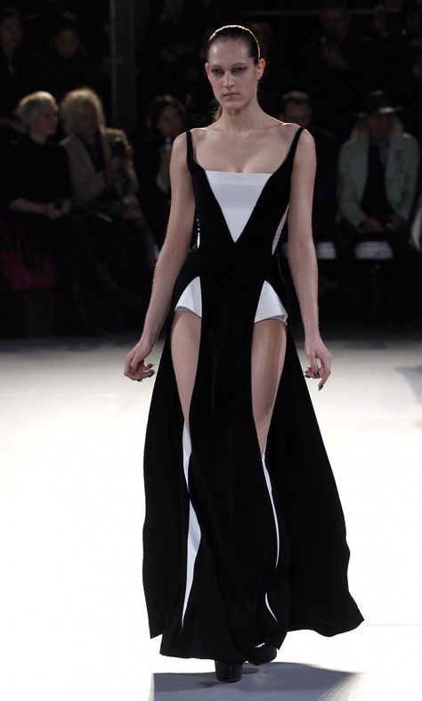 The most beautiful clothing piece I have seen all year. Thierry Mugler 2012 Futuristic Fashion, Thierry Mugler, Yahoo News, Paris Photos, Looks Style, Fancy Dresses, Rick Owens, Look Cool, Couture Fashion