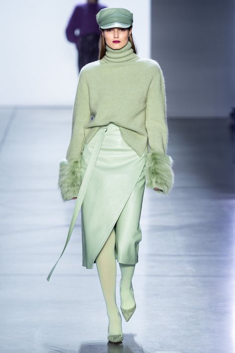 Pistachio is the key color you’ll see emerging for fall. On the runway I’ve seen so many great head to toe looks!! Mode Monochrome, Sally Lapointe, Monochromatic Fashion, Fashion Edgy, Women Fashion Edgy, 가을 패션, Mode Vintage, Vogue Paris, Mode Inspiration