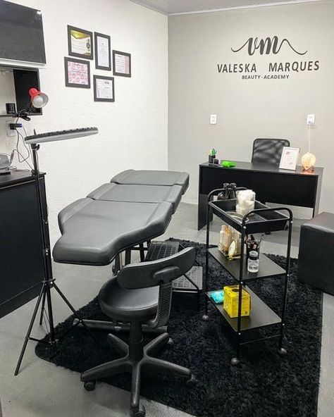 Eyebrow Studio Ideas, Piercer Job, Lash Room Ideas Small Spaces, Studio Lash Designer, Eyebrow Studio, Room Ideas Small Spaces, Spa Room Ideas Estheticians, Studio Lashes, Studio Lash