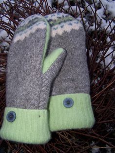 Pattern for Mittens Made From Old Sweaters | ... of Mittens / wool mittens from sweaters lined with fleece pattern Making Mittens From Old Sweaters, How To Make Mittens From Old Sweaters Felted Wool, How To Make Mittens From Old Sweaters, Mittens From Sweaters, Knitting Christmas, Upcycled Sweaters, Trendy Knitting, Recycled Wool Sweater, Fleece Patterns