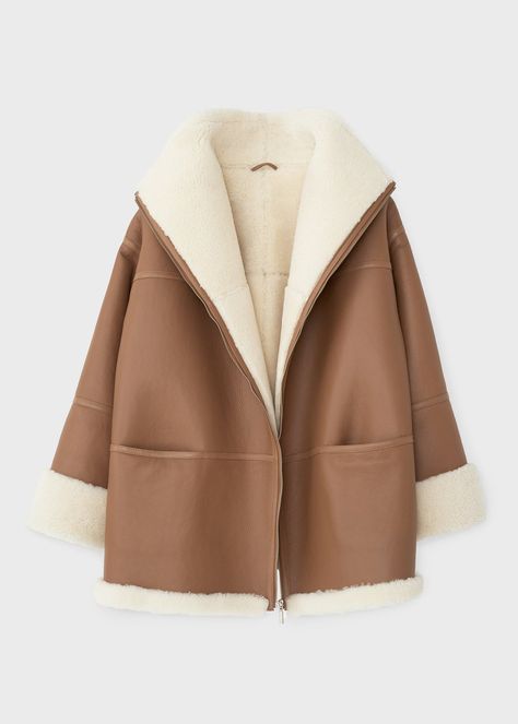 Signature shearling jacket toffee – Totême Coat Design, Shearling Jacket, Fashion Mode, Mode Inspiration, Dream Clothes, Winter Fashion Outfits, Toffee, Hogwarts, Fashion Inspo Outfits