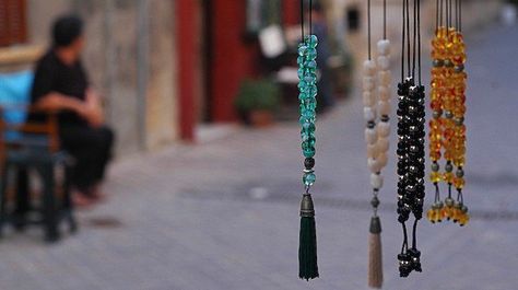 The History and How to of Komboloi a.k.a. Greek Worry Beads | GreekReporter.com Greek Worry Beads, Worry Beads, Greek Gifts, Brownie Girl Scouts, Amber Resin, Odd Numbers, Greek Words, Modern Times, Greek Island