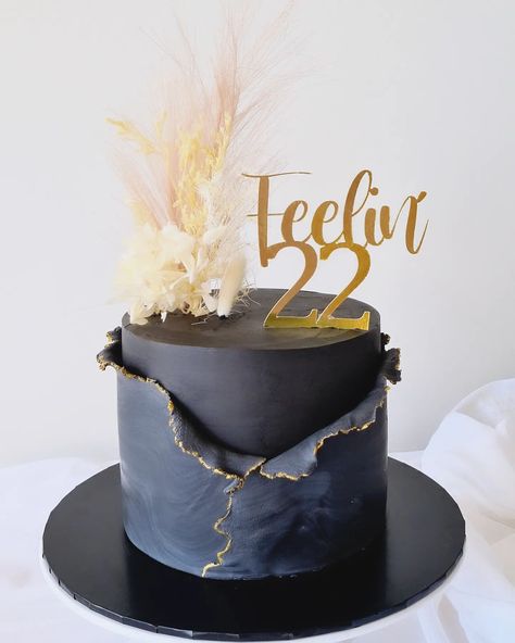 Fondant Wrapped Cake, Fondant Wrap Cake, Black Fondant Cake, Marble Fondant, Black And Gold Cake, Fondant Cakes Birthday, Black Fondant, 22nd Birthday, Bday Cake