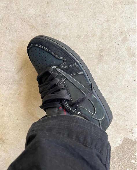 Inspi Shoes, Travis Scott Black Phantom, Air Jordan 1 Low Black, Travis Scott Shoes, Nike Travis Scott, Travis Scott Jordan 1, Hypebeast Sneakers, Nike Fashion Sneakers, Black Nike Shoes