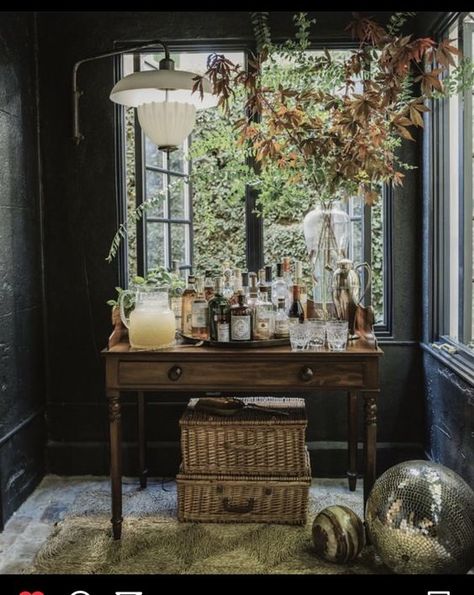 Urban Living Room Ideas, Bar Tray Styling, Vintage Bar Cart Styling, Boho Kitchen Decor Ideas, Urban Rugs, Antique Bar Carts, Living Room Ideas Boho, Antique Styling, Room Ideas Boho