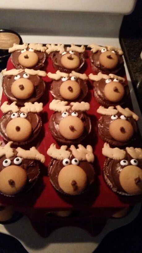 Moose cupcakes Moose Cupcakes, Camping Vbs, Animal Themed Food, Moose Birthday, Moose Baby Shower, Moose Cake, Animal Cupcakes, Baby Shower Woodland Theme, Christmas Food Desserts