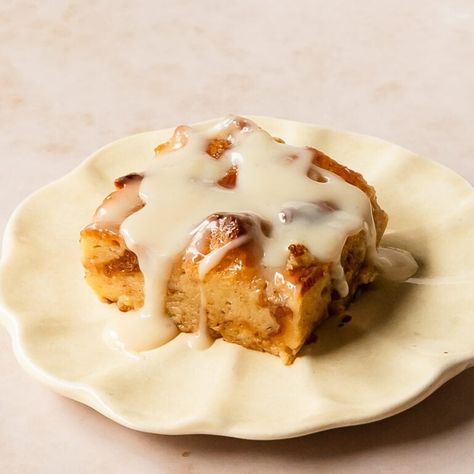 Bread Pudding with Vanilla Sauce Recipe - Olives + Thyme Traditional Bread Pudding Recipe, Bread Pudding Recipe With Vanilla Sauce, Custard Bread Pudding, Bread Pudding With Vanilla Sauce, Bread Pudding Sauce, Traditional Bread Pudding, Best Bread Pudding Recipe, Bread Pudding Easy, Old Fashioned Bread Pudding