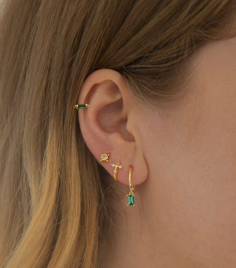 Pinterest Earrings, Gold Emerald Earrings, Piercing Inspo, Inexpensive Jewelry, Daily Accessories, Helix Hoop, Minimalist Earrings Studs, Tiny Hoop Earrings, New York Studio