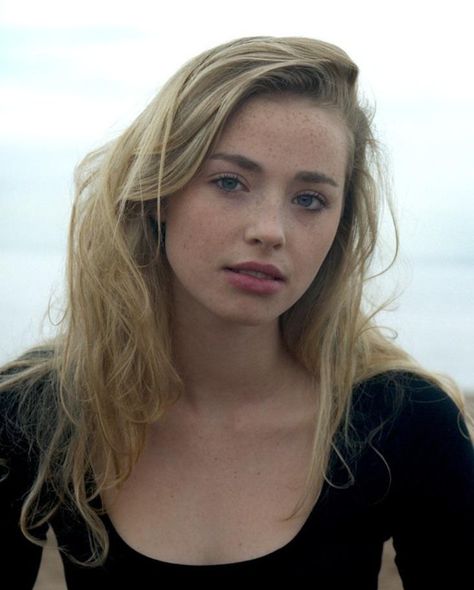 Freya Mavor Marlene Mckinnon, Narcissa Black, Big Modern Houses, Freya Mavor, Marlene Mckinnon, Indiana Evans, Anatomy For Artists, Character Inspo, Gold Hair