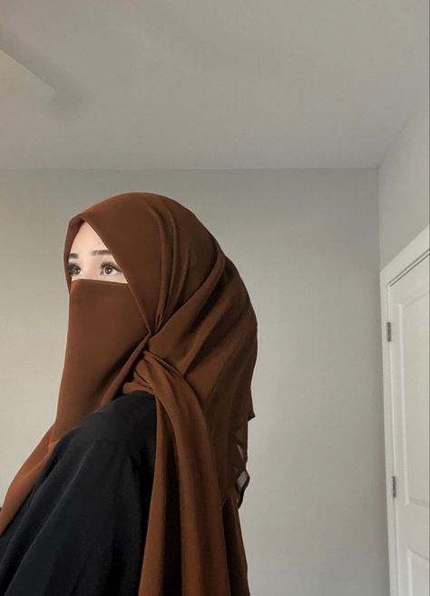 Niqab Aesthetic, Black Abaya Designs, Fesyen Islam, Abaya Collection, Simple Hijab Tutorial, Niqab Fashion, Simple Hijab, Black Abaya, Hijab Style Tutorial