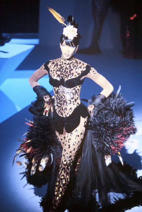 Thierry Mugler Haute Couture, Mugler Ready To Wear, Mugler 90s, Thierry Mugler Angel, Mugler Fashion, Runway Moments, Supermodel Style, 90s Runway, Runway Fashion Couture