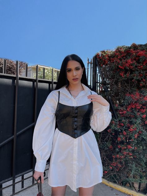 White Shirt Dress With Black Corset, Corset Over Shirt Outfits Classy, Blouse And Corset Outfit, White Shirt And Corset Outfit, Dress With Shirt Over It, Shirt And Corset Outfit, Corset Over Shirt Outfits, Corset Over Shirt, Dress And Corset Outfit