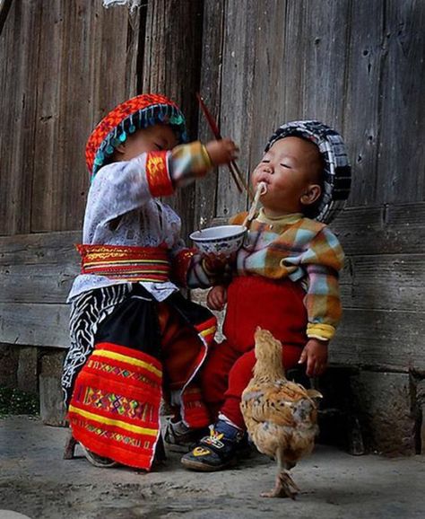 Children of Ha Giang Province, Vietnam. A Well Traveled Woman, Kind Photo, Kids Around The World, World Cultures, People Of The World, 영감을 주는 캐릭터, 인물 사진, Mongolia, Little People