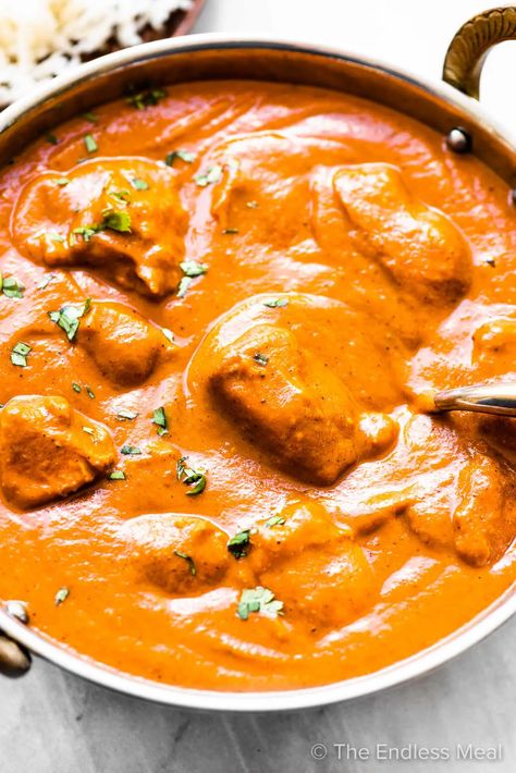 SAVE FOR LATER! This Easy Butter Chicken recipe (murgh makhani) can be on your dinner table in just 30 minutes. The sauce is deliciously rich and creamy, just like butter chicken from your favorite Indian restaurant. #theendlessmeal #butterchicken #indian #curry #chicken #paleo #glutenfree #healthyrecipes #curryrecipes #chickenrecipes #chickencurry #indianrecipes #healthyrecipeideas #dinnerrecipes #refinedsugarfree Butterchicken Indian, Easy Butter Chicken Recipe, Easy Butter Chicken, Butter Chicken Sauce, Butter Chicken Recipe Easy, Murgh Makhani, Tikka Masala Recipe, Easy Butter, Butter Chicken Recipe