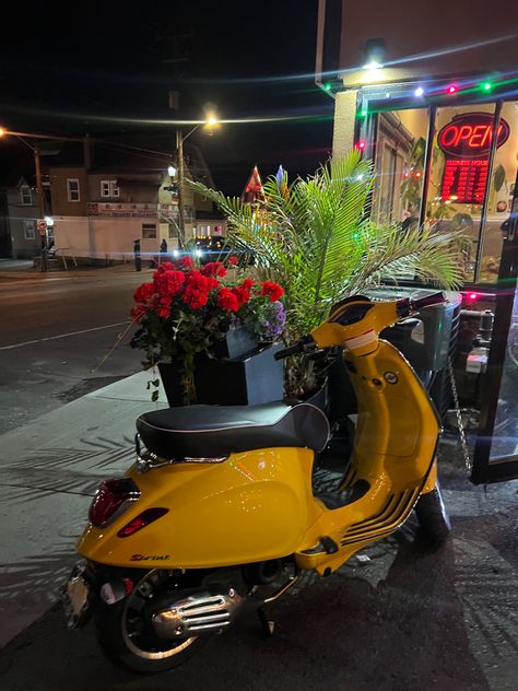 #vespa #italy #yellow #aesthetic Yellow Vespa, Yellow Scooter, Foto Vespa, Dream Motorcycle, Moped Scooter, Soft Life, Yellow Aesthetic, Dark Aesthetic, Persona