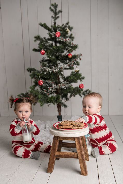 Christmas Baby Photoshoot, Sibling Christmas Pictures, Christmas Photoshoot Kids, Christmas Family Photoshoot, Baby Christmas Photos, Holiday Photoshoot, Family Christmas Pictures, Christmas Shoot, Santa Pictures