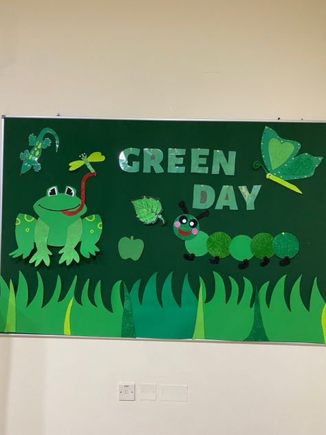 Green Day Chart For School, Green Day Board Decoration For Preschool, Green Day Board Decoration, Green Colour Craft For Kids, Green Day Decorations For Kindergarten, Green Day Ideas For Preschool, Green Colour Day Decoration In School, Green Day Activity For Preschool, Green Colour Day Activities For Kids