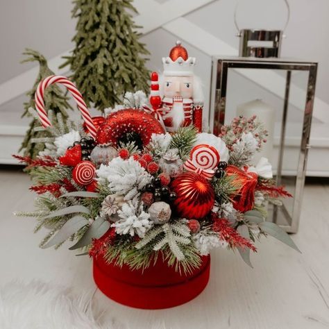 Decor Ideas For Christmas, Christmas Arrangements Centerpieces, Elegant Christmas Centerpieces, Winter Decor Ideas, Christmas Flower Decorations, Cozy Winter Decor, Nutcracker Christmas Decorations, Christmas Flower Arrangements, For Christmas