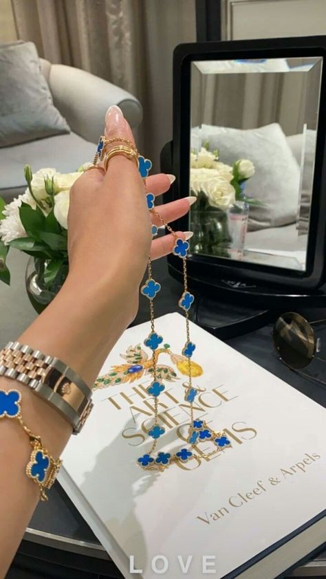 ᴀʟʟ ᴄʀᴇᴅɪᴛꜱ ᴛᴏ ᴛʜᴇ ᴏᴡɴᴇʀ 🧿 Blue Van Cleef, Van Cleef Bracelet, Cleef Bracelet, Van Cleef And Arpels Jewelry, Cute Bracelet, Clover Bracelet, Expensive Jewelry Luxury, Jewelry Fashion Trends, Girl Jewelry